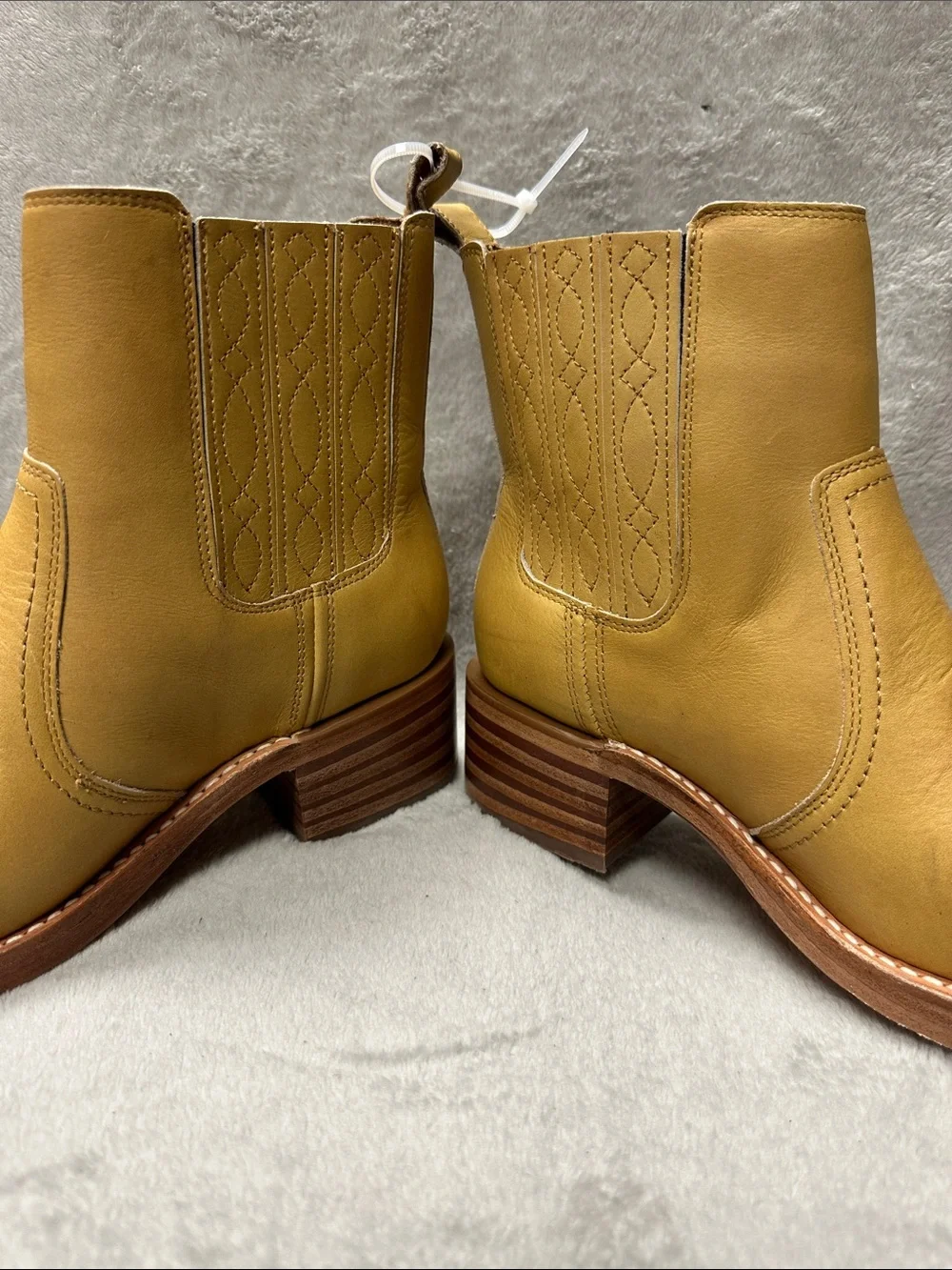Frye Campus Platform Chelsea Boots Size 9